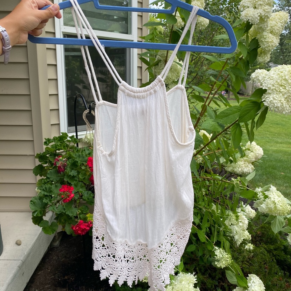 Pull&Bear white, flowy, summery tank w crochet